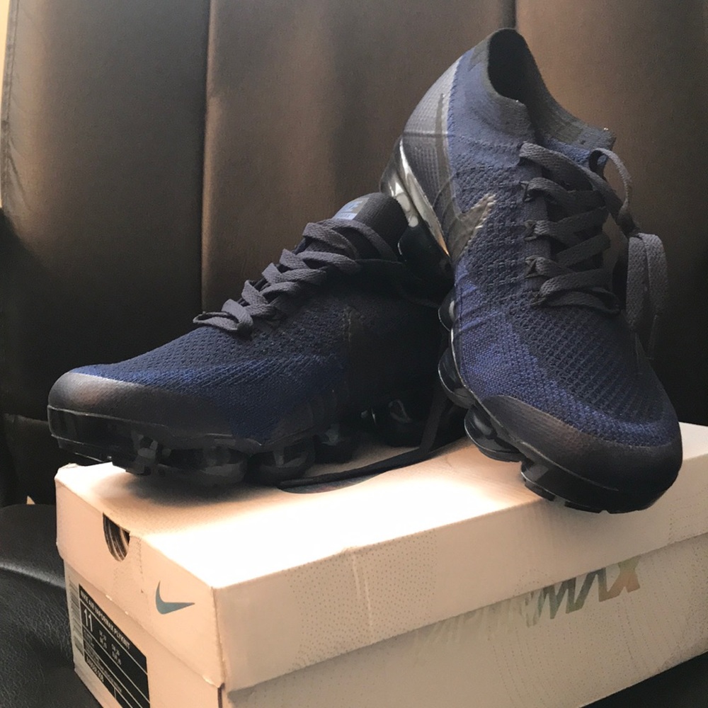 NEW IN BOX NIKE VAPORMAX FLYKNIT